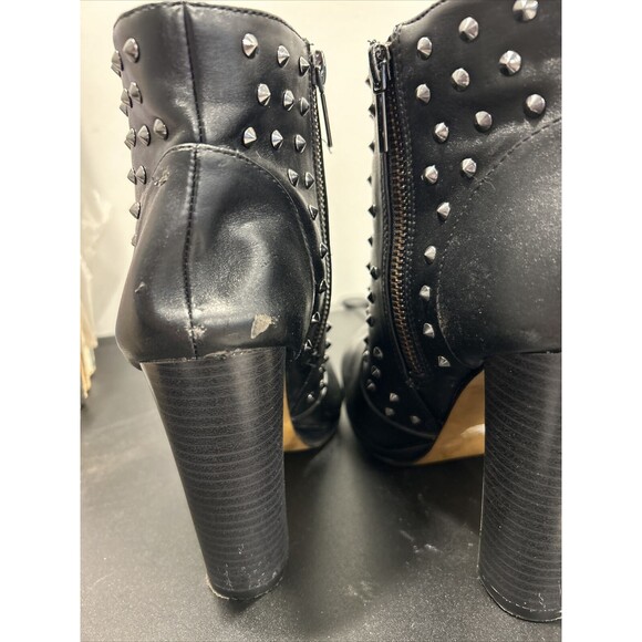 Womens Torrid 9W Black High Heel Boots Zipper Side Faux Leather Studded Flawed - Picture 4 of 13